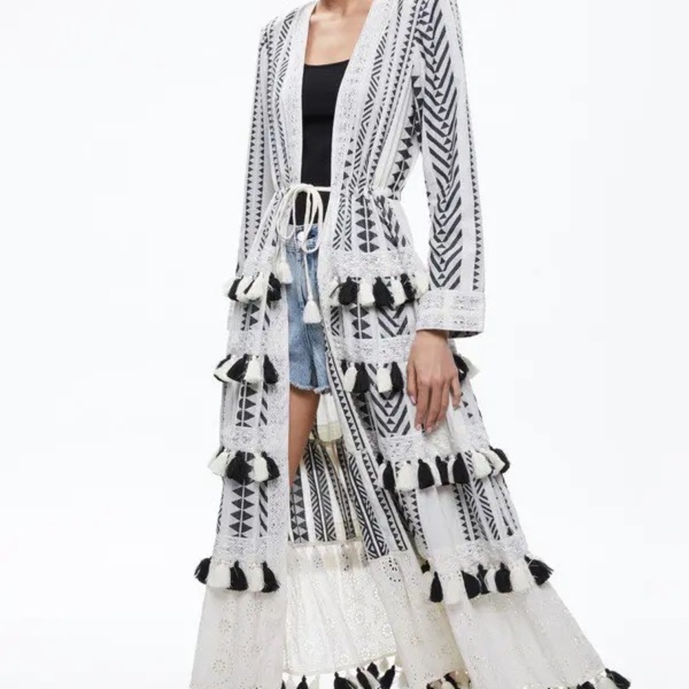 NWT ALICE + OLIVIA *Rare*
Talia Drawstring Tiered Tassel Kimono